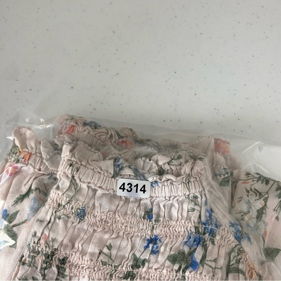 Saylor Clover Smocked Peasant Blouse Top Shirt Womens Medium Pink Floral - Picture 6 of 6